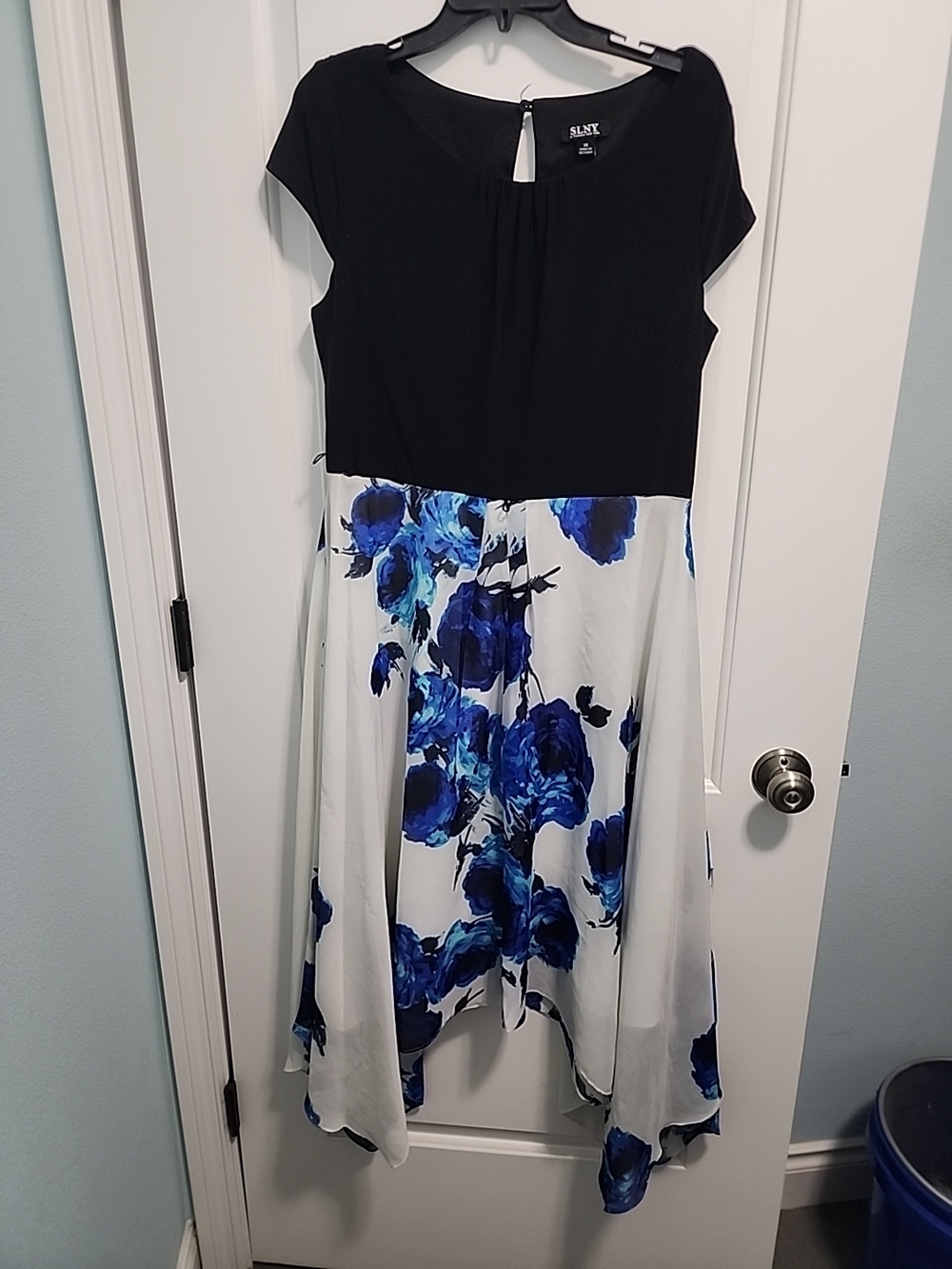 SLNY Black Sleeveless Shift Dress